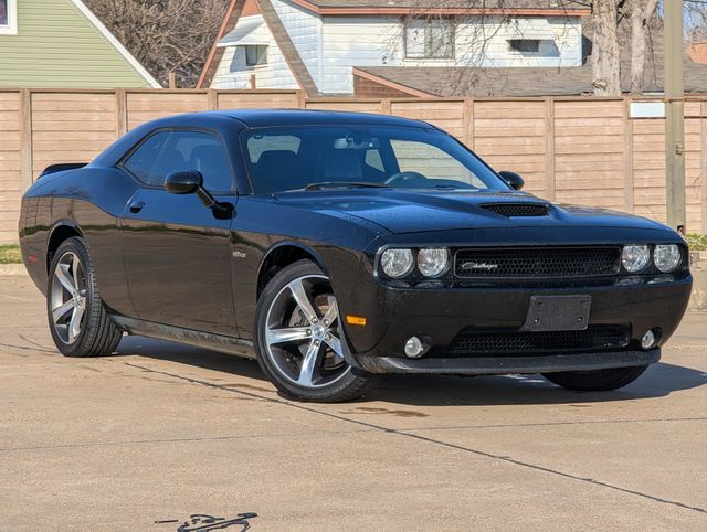 2014 Dodge Challenger SXT's photo