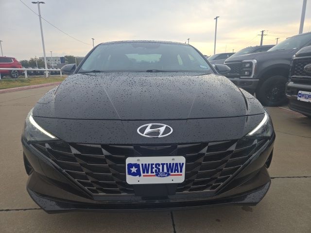 2023 Hyundai Elantra Limited photo 2