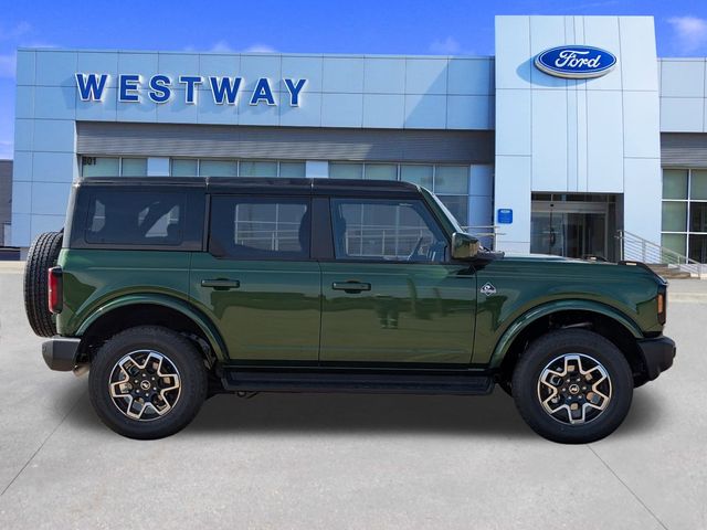 2025 Ford Bronco Outer Banks photo 2