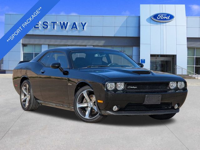 2014 Dodge Challenger SXT's photo