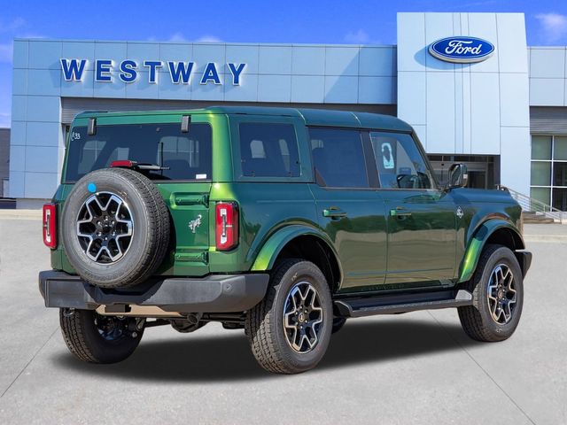 2025 Ford Bronco Outer Banks photo 2