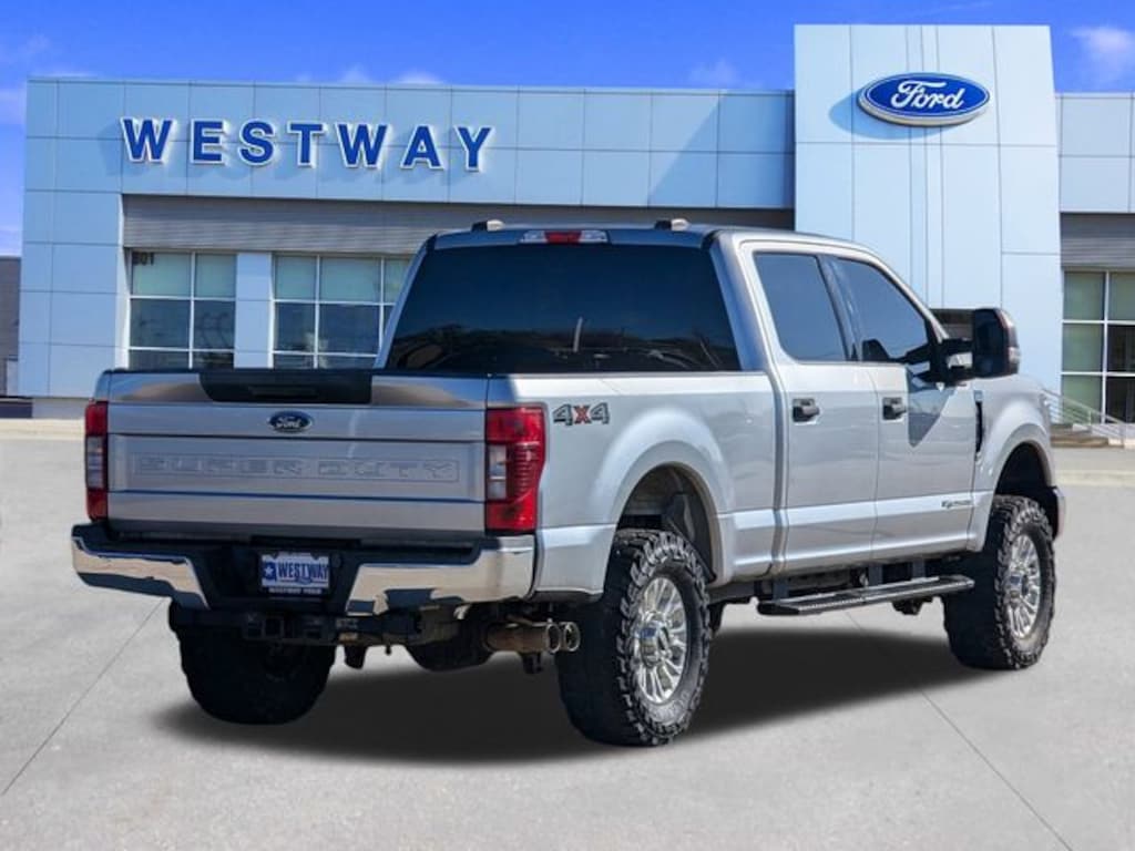 Used 2022 Ford F-250 XLT Truck Crew Cab