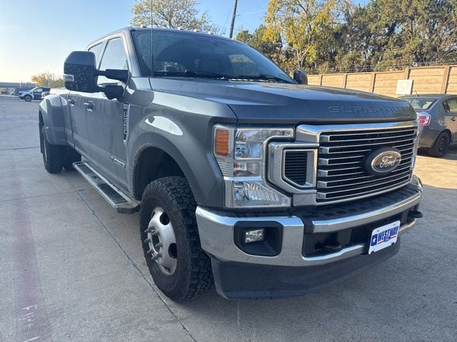 2022 Ford F-350 Super Duty Lariat's photo