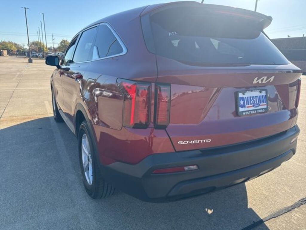 Used 2023 Kia Sorento LX SUV