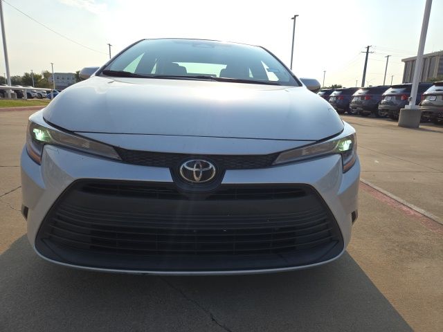 2023 Toyota Corolla LE photo 2