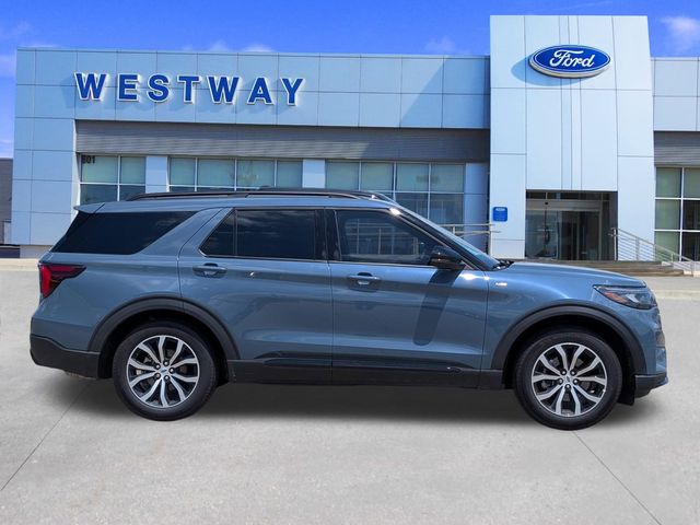 2025 Ford Explorer ST-Line photo 2