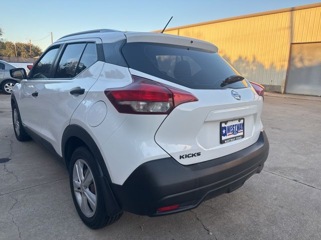 2019 Nissan Kicks S photo 3