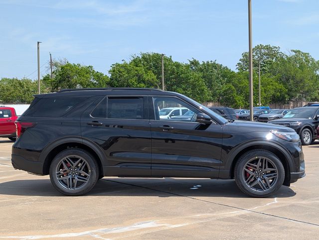 2025 Ford Explorer ST photo 2