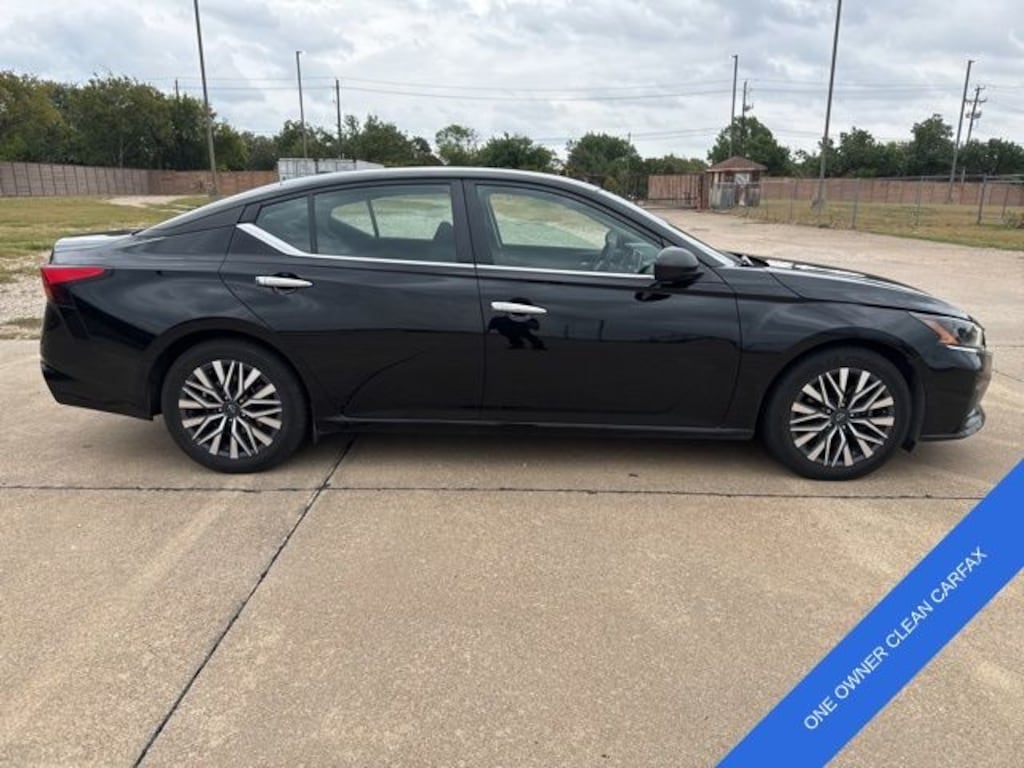 Used 2024 Nissan Altima 2.5 SV Sedan