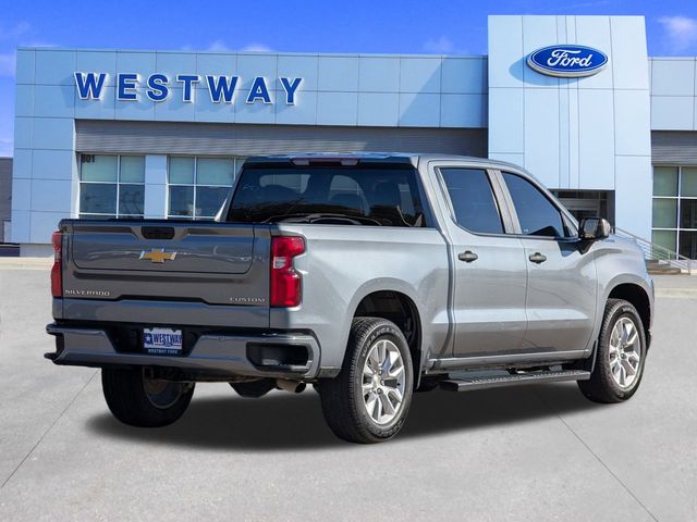 2021 Chevrolet Silverado 1500 Custom photo 2