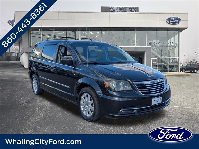 2013 Chrysler Town & Country Touring's photo