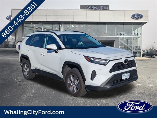 2024 Toyota RAV4 XLE's photo