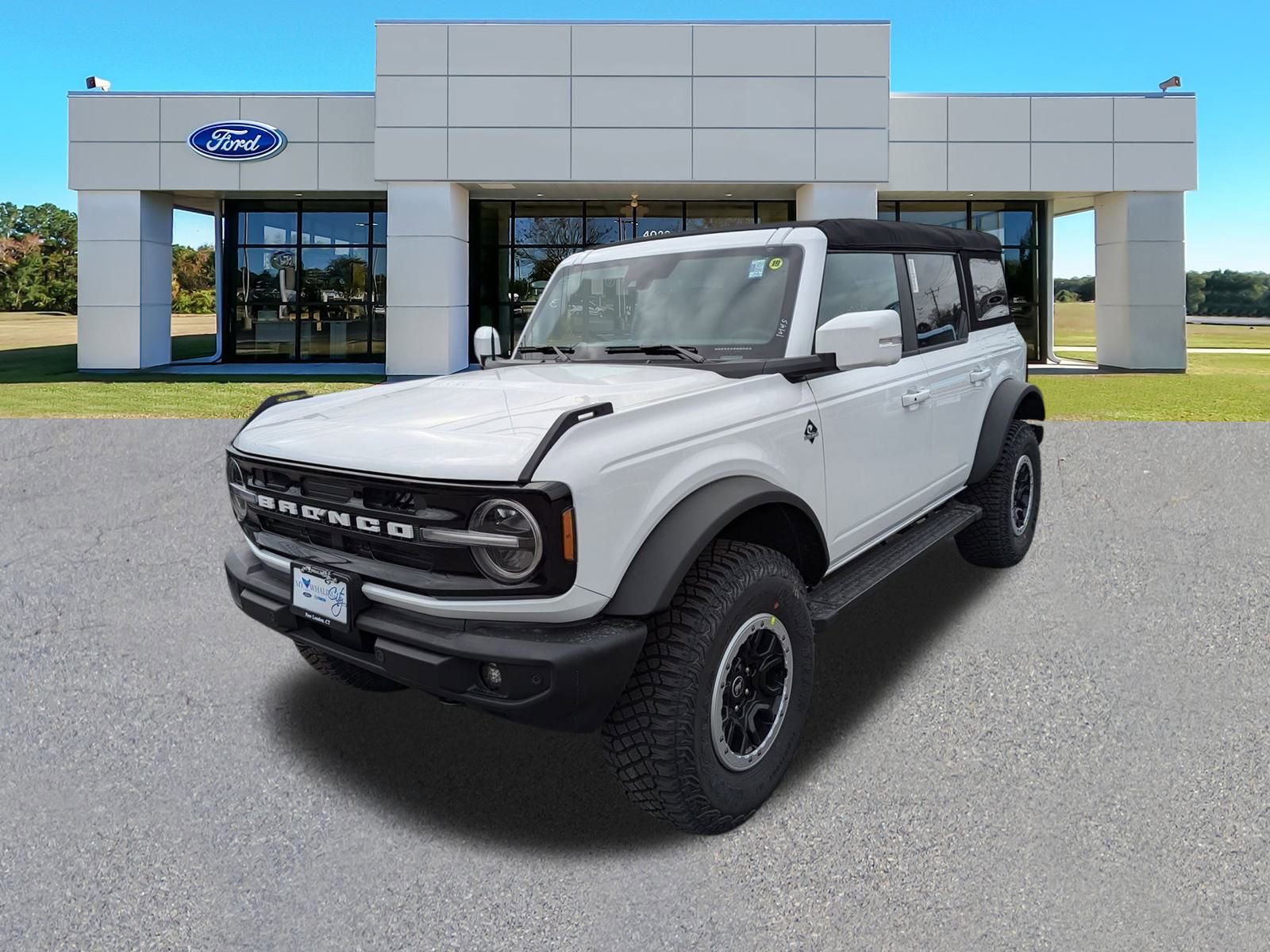 2024 Ford Bronco Outer Banks photo 2