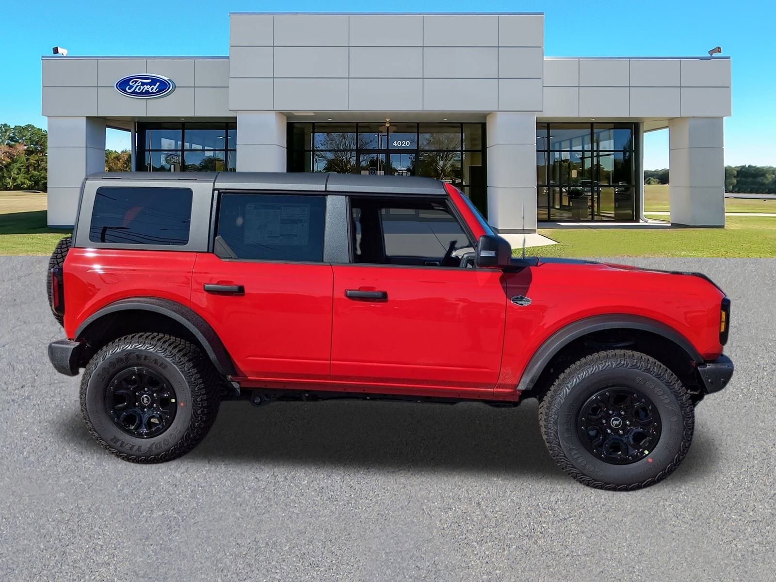 2024 Ford Bronco Wildtrak photo 2