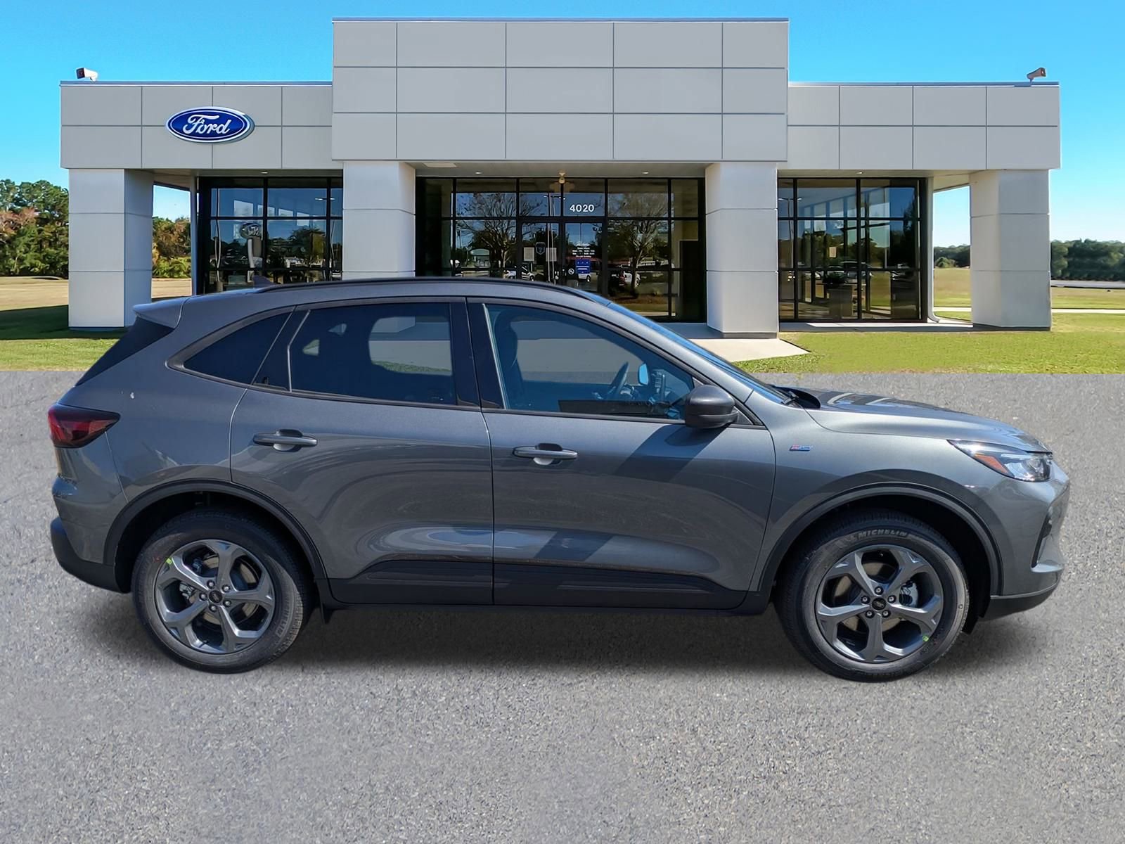 2025 Ford Escape ST-Line photo 2