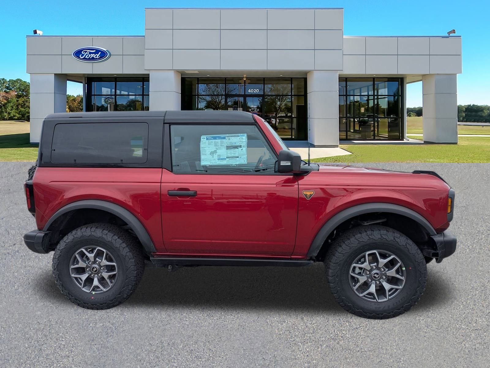 2025 Ford Bronco Badlands photo 2