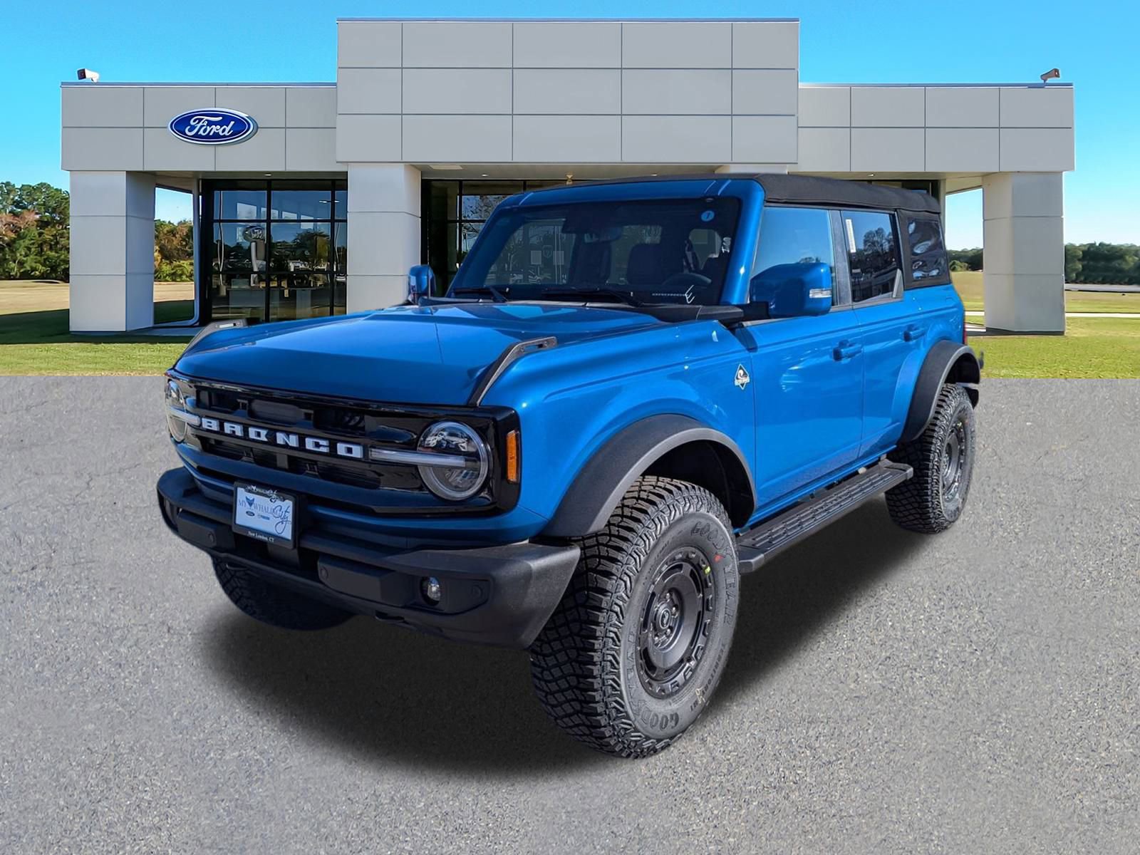 2024 Ford Bronco Outer Banks photo 2