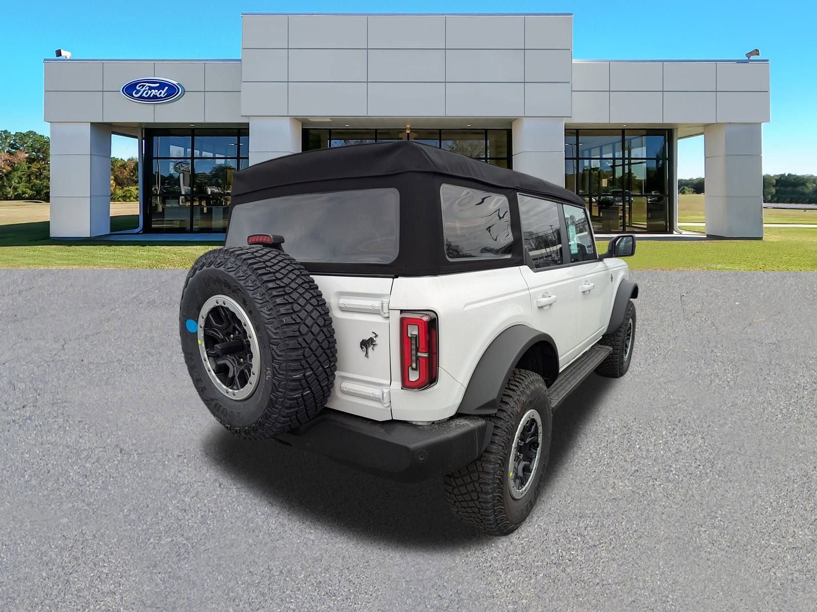 2024 Ford Bronco Outer Banks photo 4