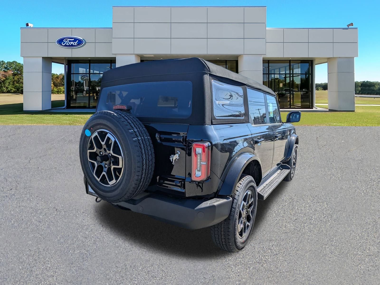 2025 Ford Bronco Outer Banks photo 3