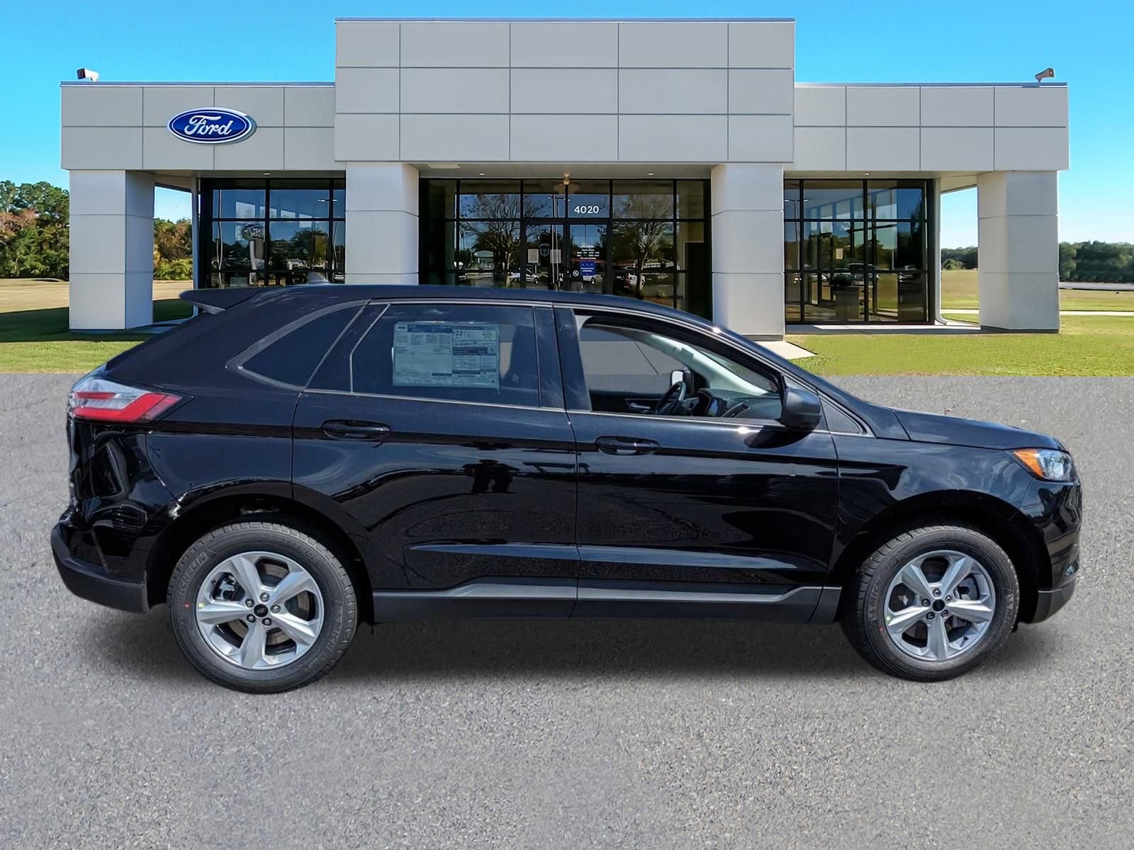 2024 Ford Edge SE photo 2