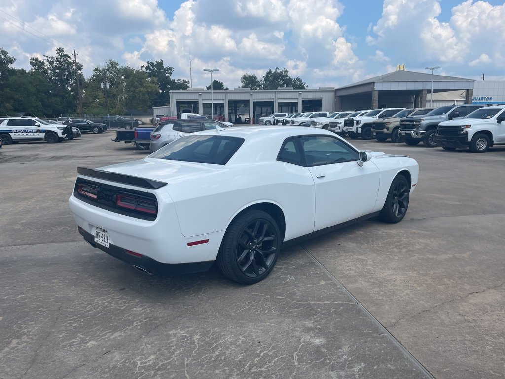 2022 Dodge Challenger SXT photo 3