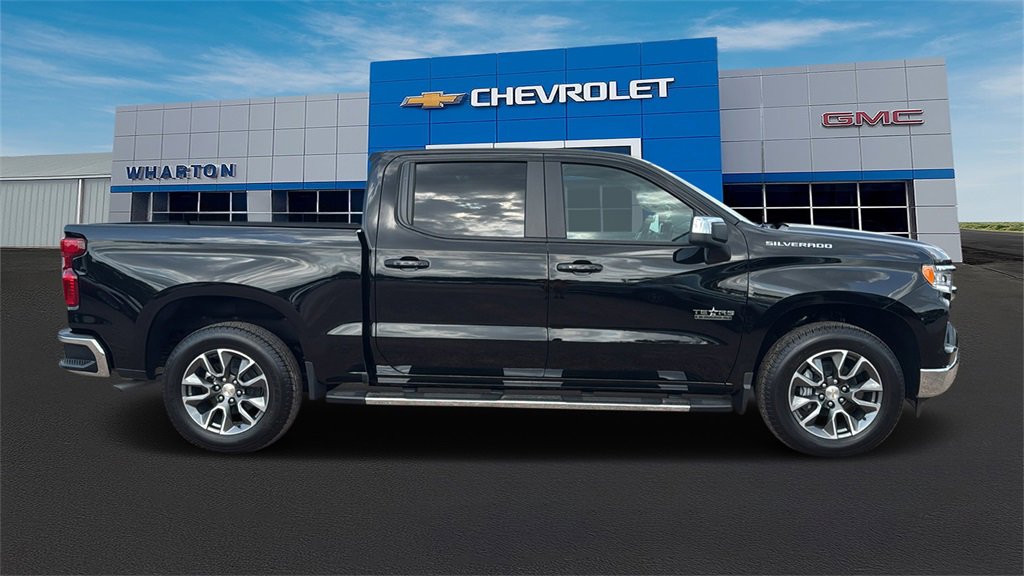 2025 Chevrolet Silverado 1500 LT photo 2