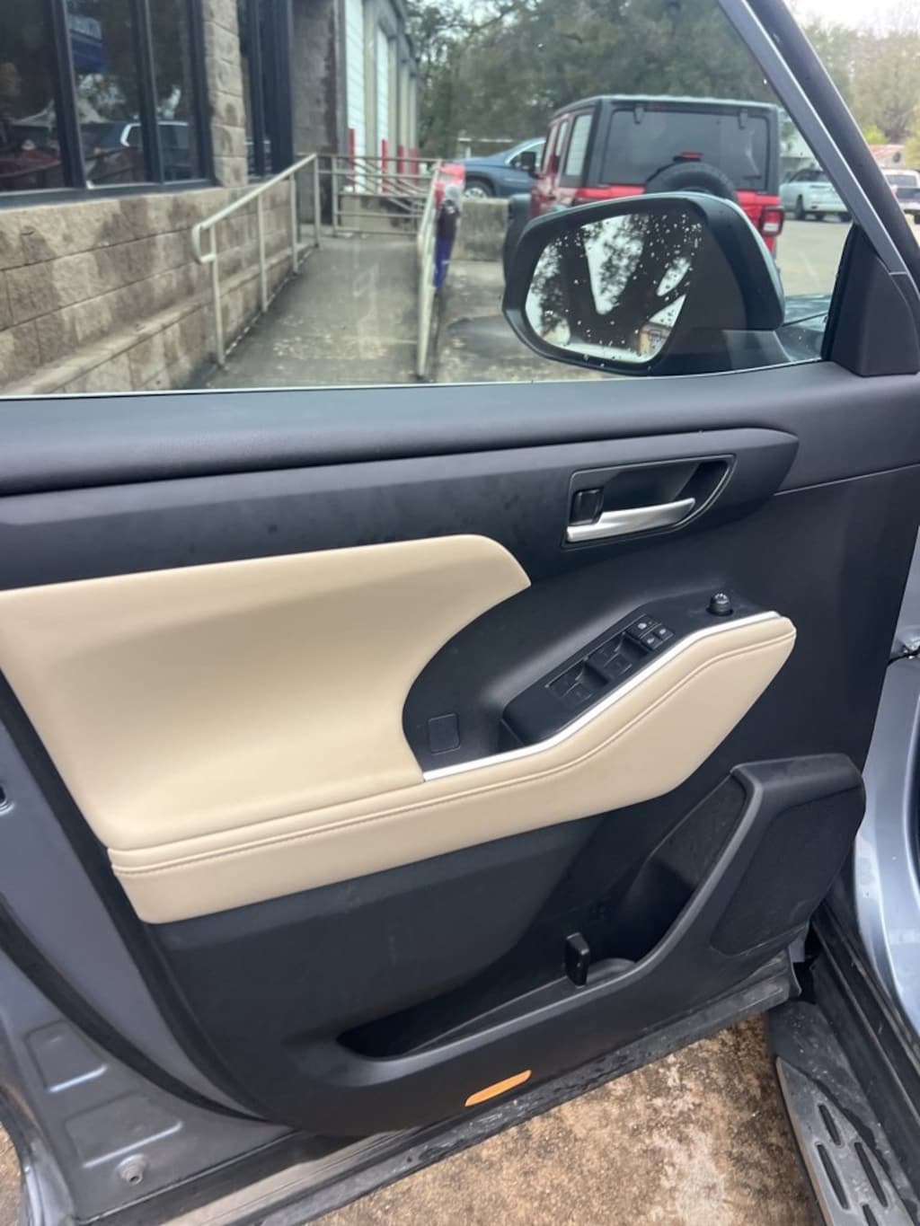 Used 2024 Toyota Highlander LE