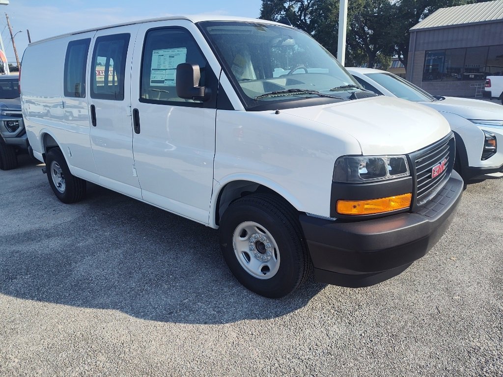 2025 Gmc Savana Cargo 2500 photo 3