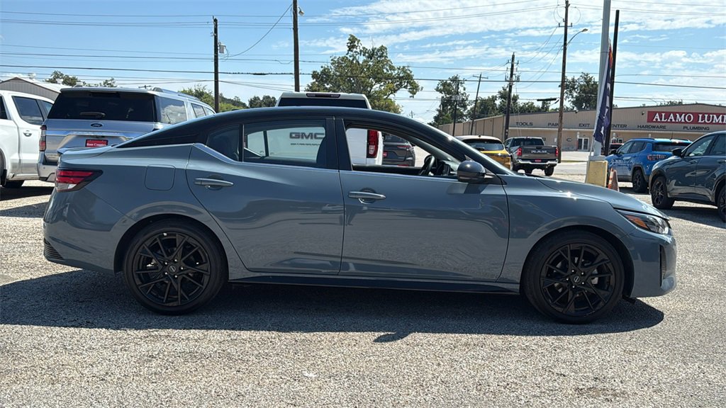 2025 Nissan Sentra SR photo 2