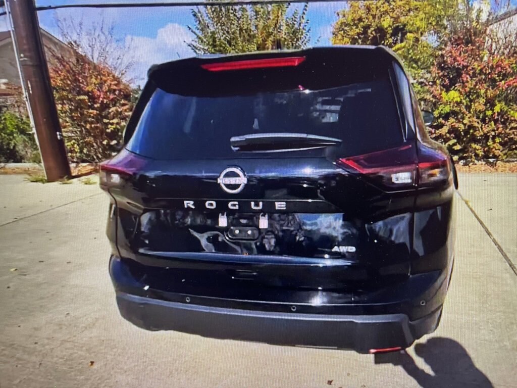 Used 2025 Nissan Rogue SV