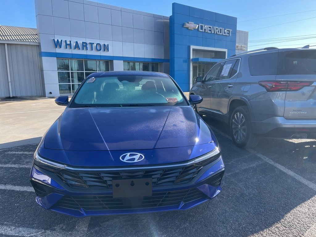 2025 Hyundai Elantra SEL Convenience photo 3