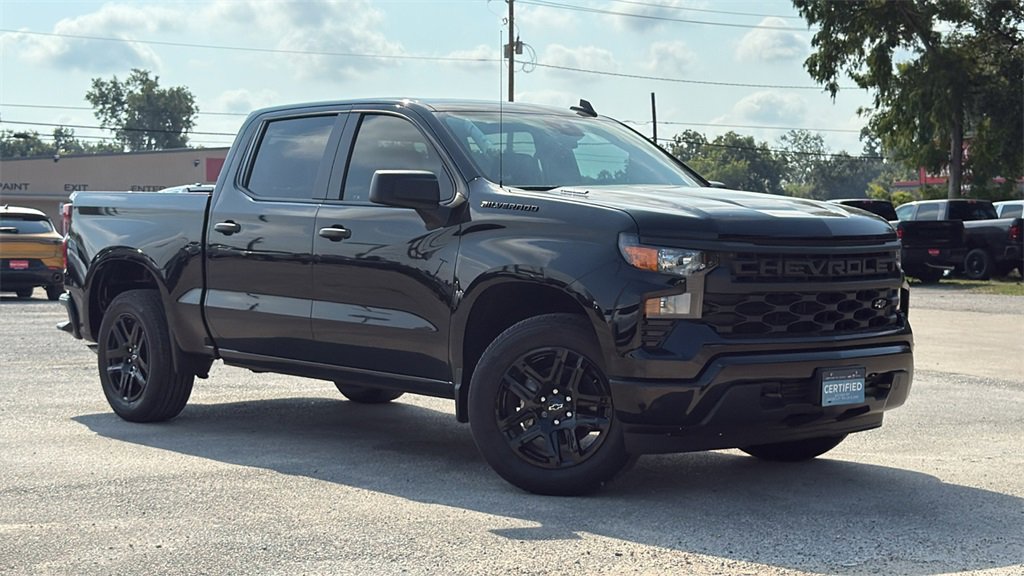 2024 Chevrolet Silverado 1500 Custom photo 2