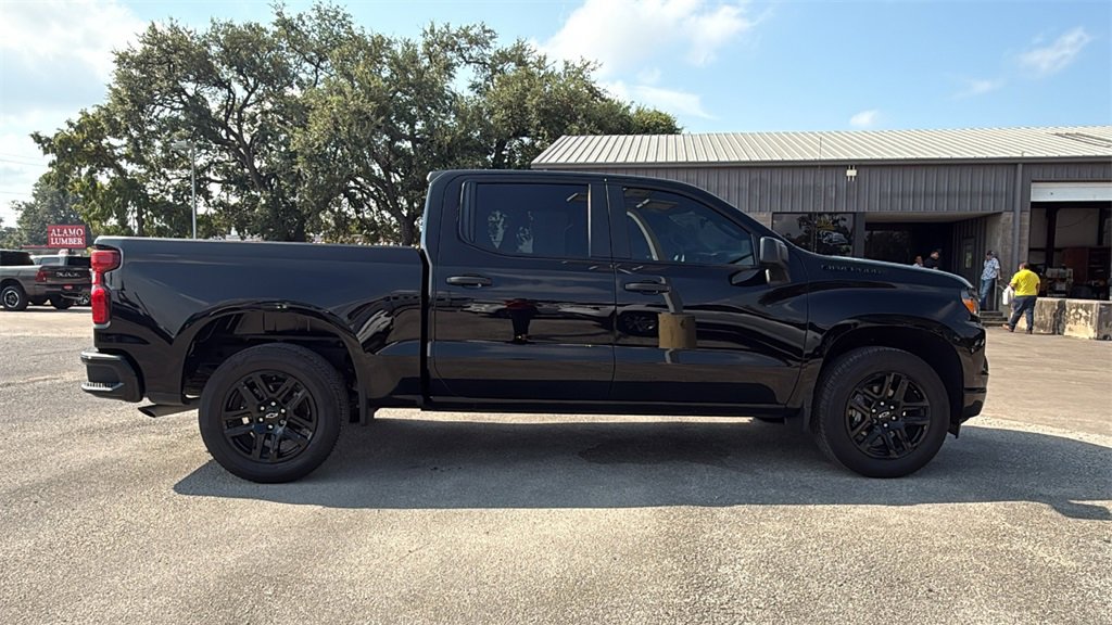 2024 Chevrolet Silverado 1500 Custom photo 3
