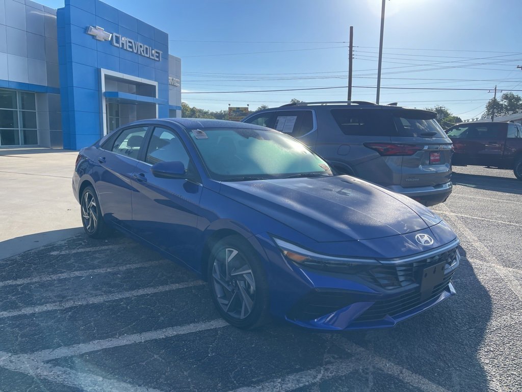 2025 Hyundai Elantra SEL Convenience photo 2