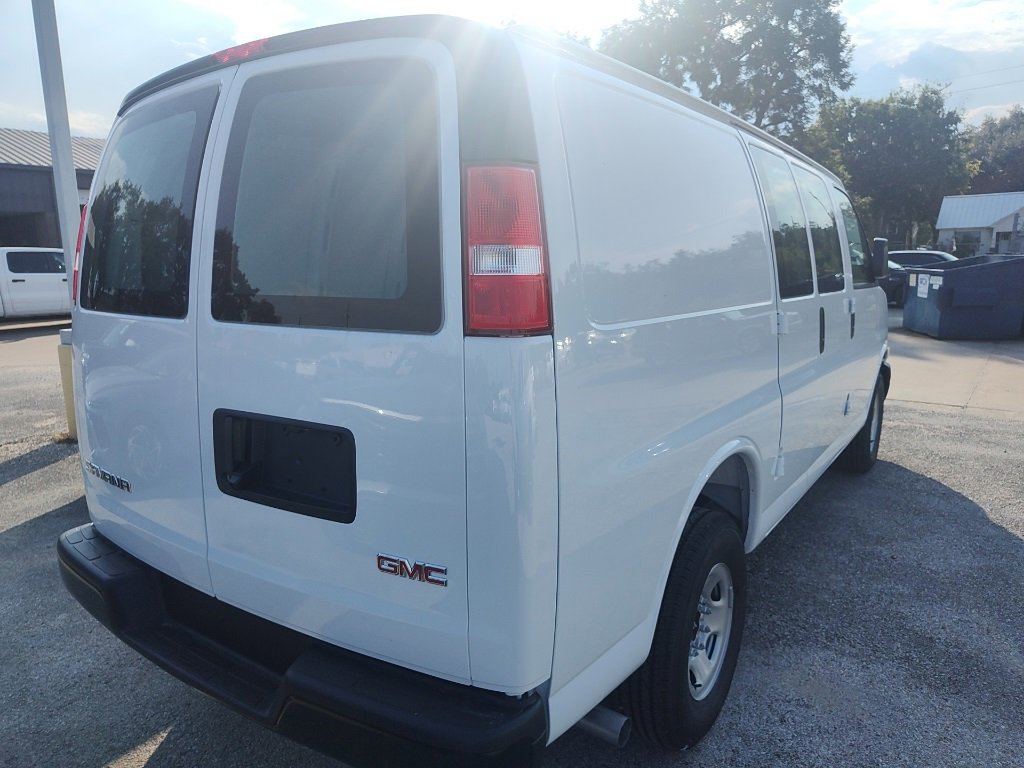 2025 Gmc Savana Cargo 2500 photo 4