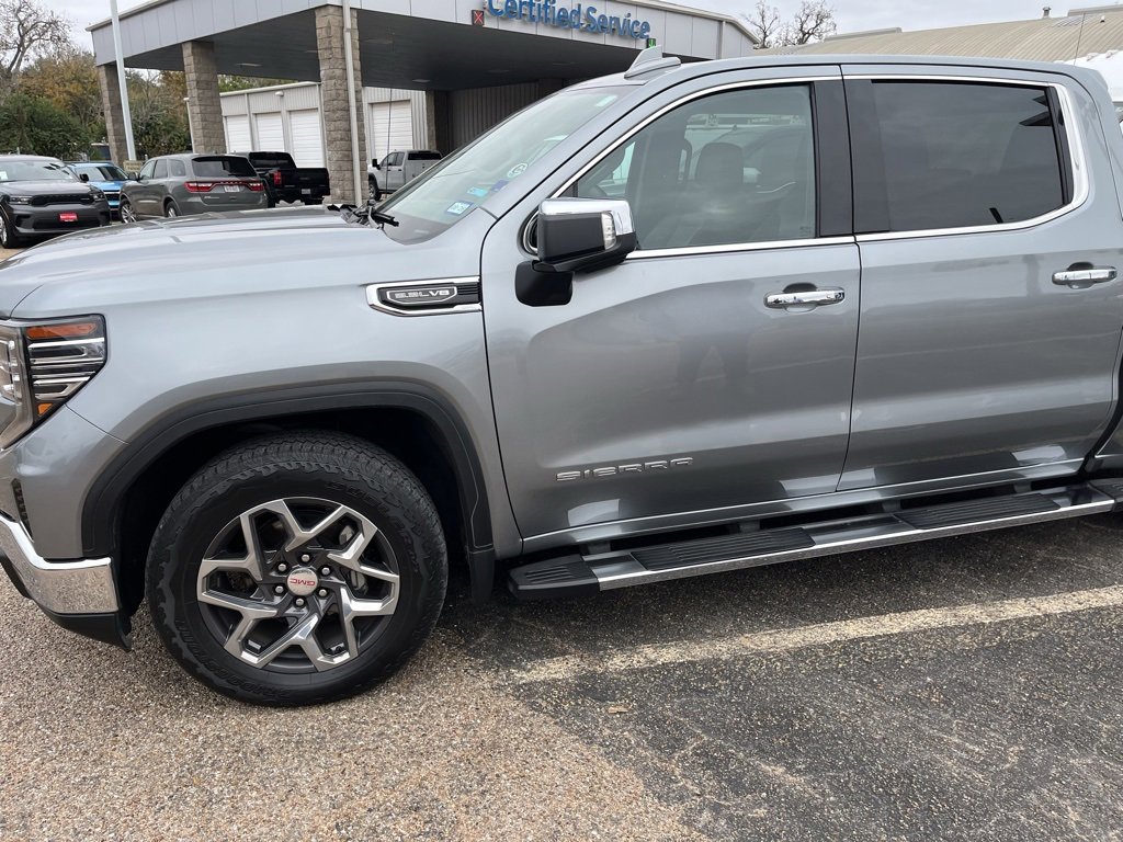 2023 GMC Sierra 1500 SLT's photo