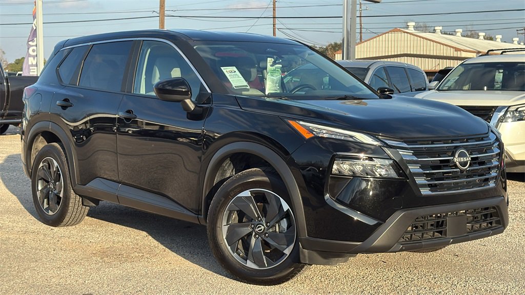 2025 Nissan Rogue SV's photo