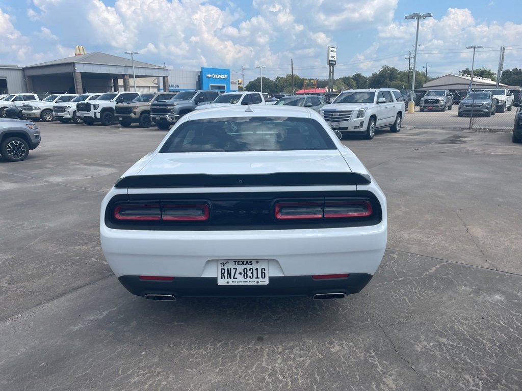 2022 Dodge Challenger SXT photo 4