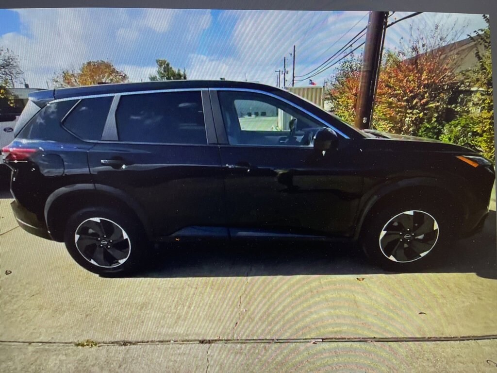 Used 2025 Nissan Rogue SV
