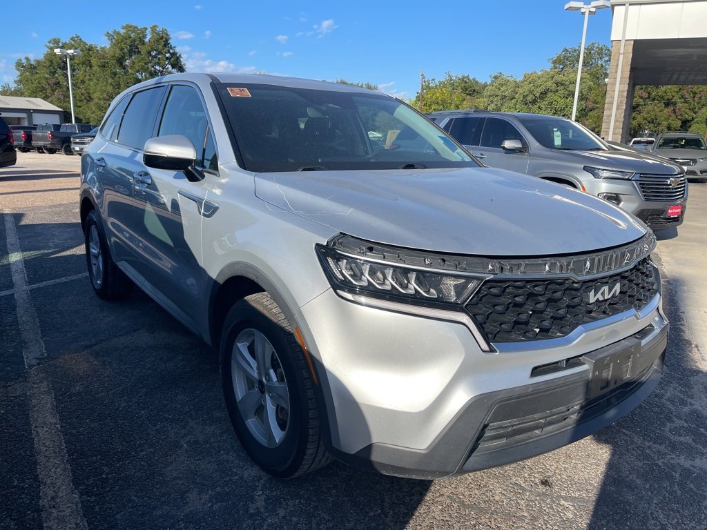 2022 Kia Sorento LX photo 3