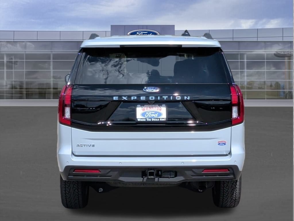 2025 Ford Expedition photo 4