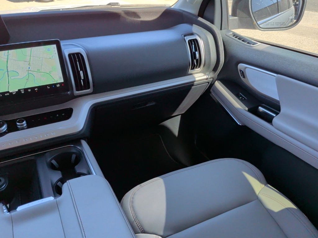 2025 Ford Expedition Active - Photo 14