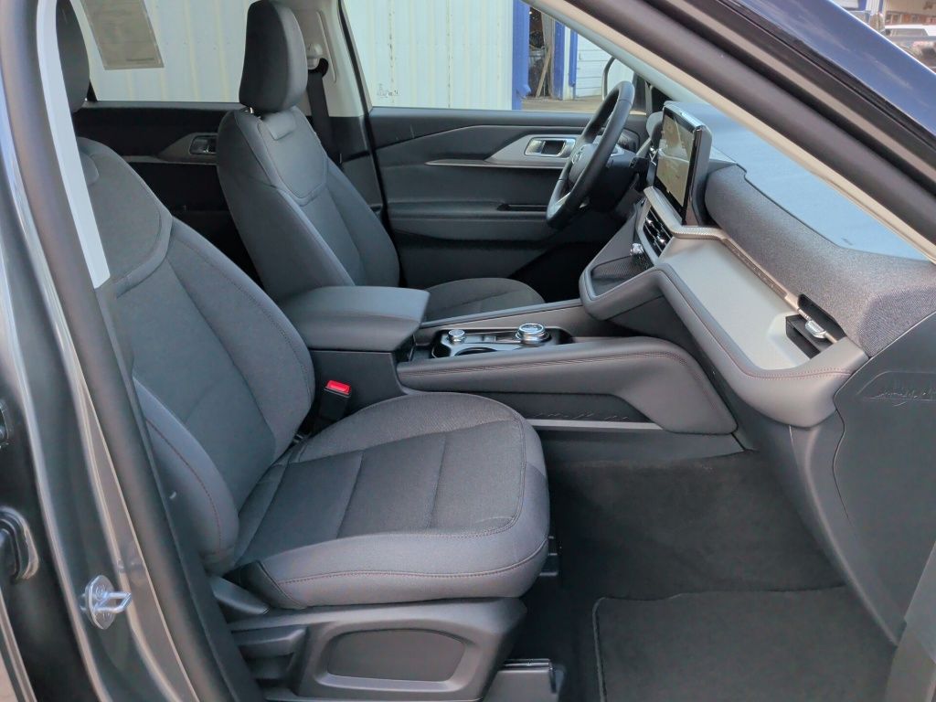 2026 Ford Explorer Active - Photo 18