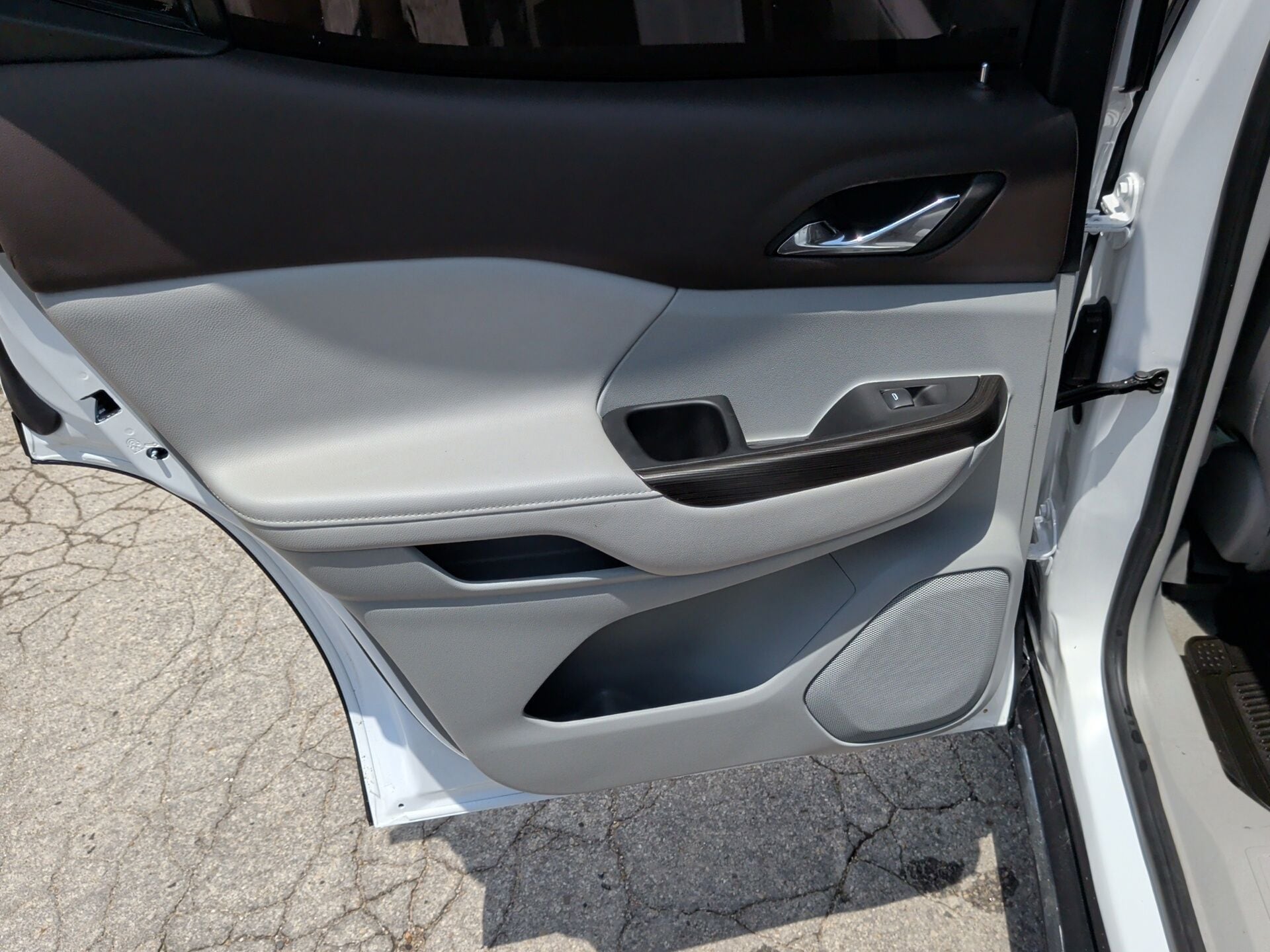 2023 GMC Acadia SLT - Photo 27