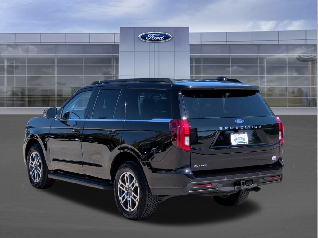 2025 Ford Expedition photo 3