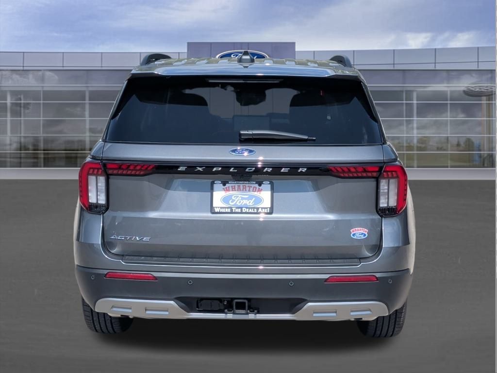 2025 Ford Explorer photo 3