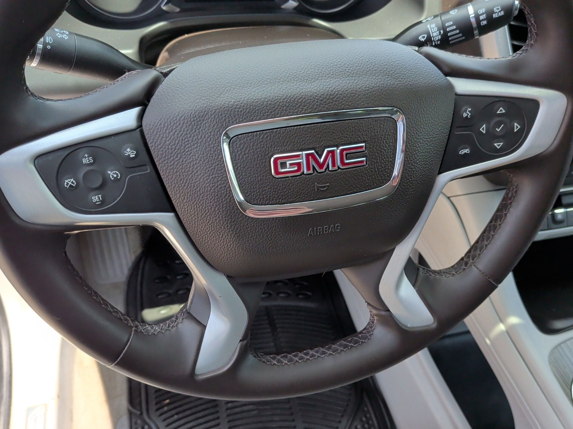 2023 GMC Acadia SLT - Photo 31