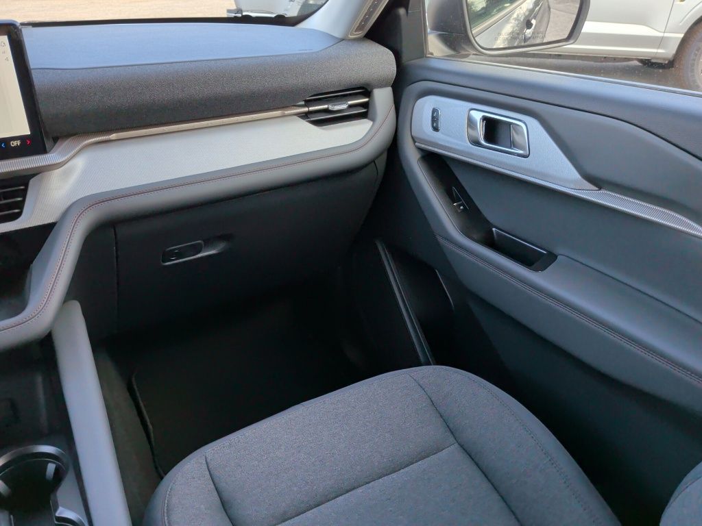 2026 Ford Explorer Active - Photo 14