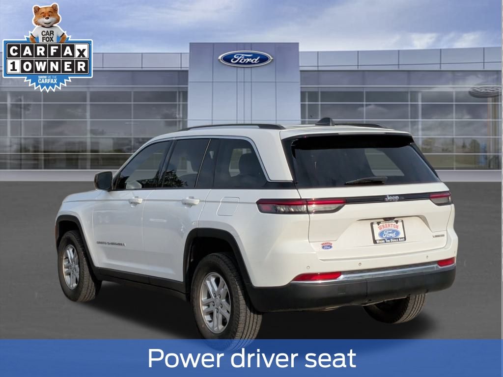 2023 Jeep Grand Cherokee Laredo photo 2