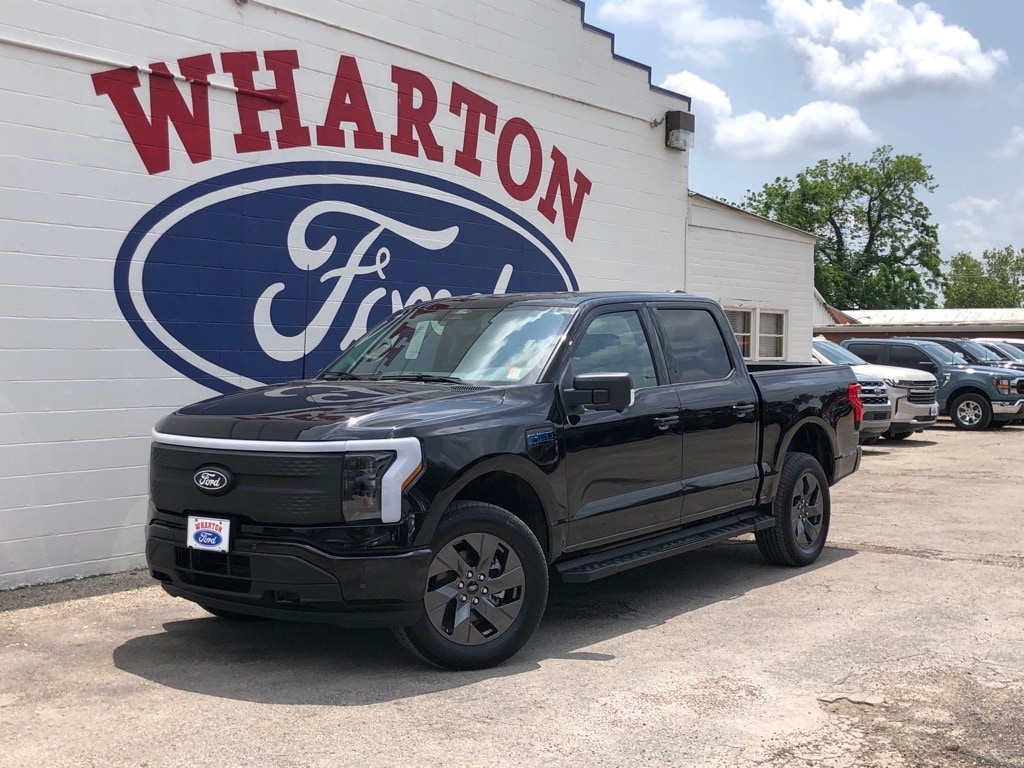 2025 Ford F-150 Lightning Flash's photo